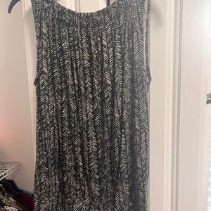 Loft Cream and black top. XSP